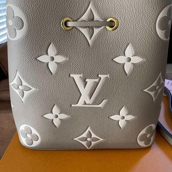 Authentic LV Neo Noe Bi-color - Picture 2 of 14